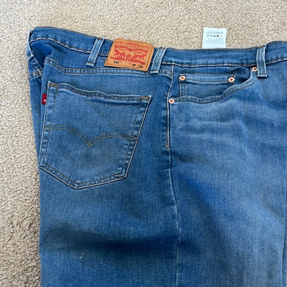 Levi’s jeans 38x30. Like new. 541.